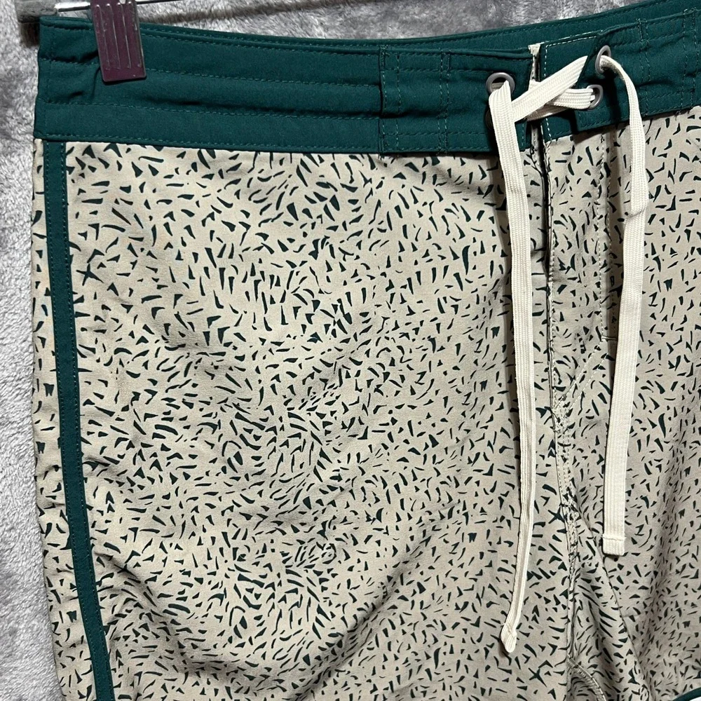 Prana Mens Board Shorts Sz 32 Tan Green Abstract Print Swim Trunks 7 Inch Inseam